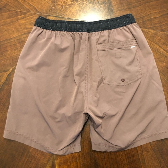 Vuori Kore Short - Salmon - M - Excellent Condition - Picture 4 of 9